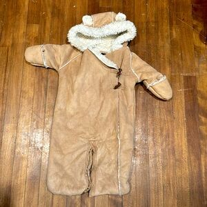 Baby Gap Faux Suede and Sherpa 3-6 Months Comfy Gender Neutral Bear Baby Bunting